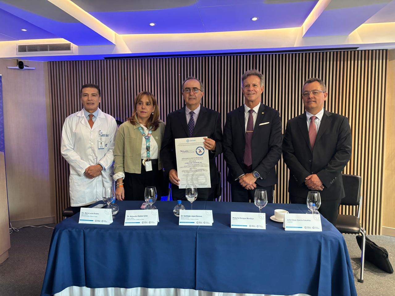 ICONTEC entrega certificado de Acreditación con Excelencia en Salud a  LA CLINICA DEL COUNTRY S.A.S.